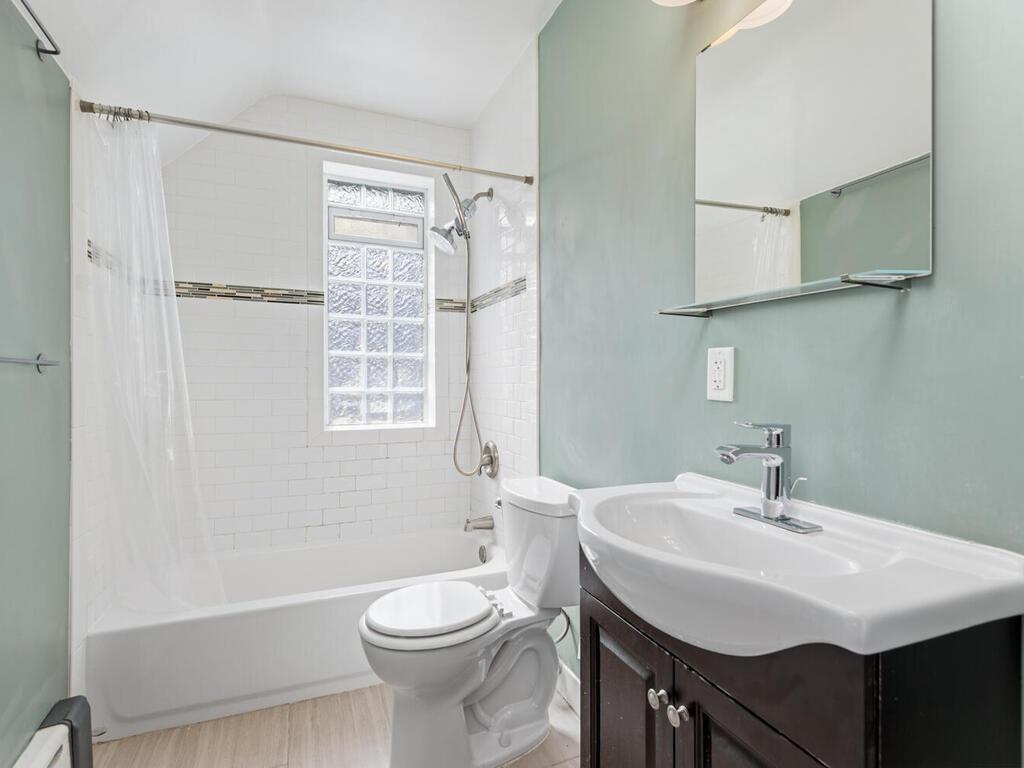 2517 Sheridan ave N minneapolis MN 55411 USA-026-030-Sheridan Ave NMinneapolis23-MLS_Size.jpg