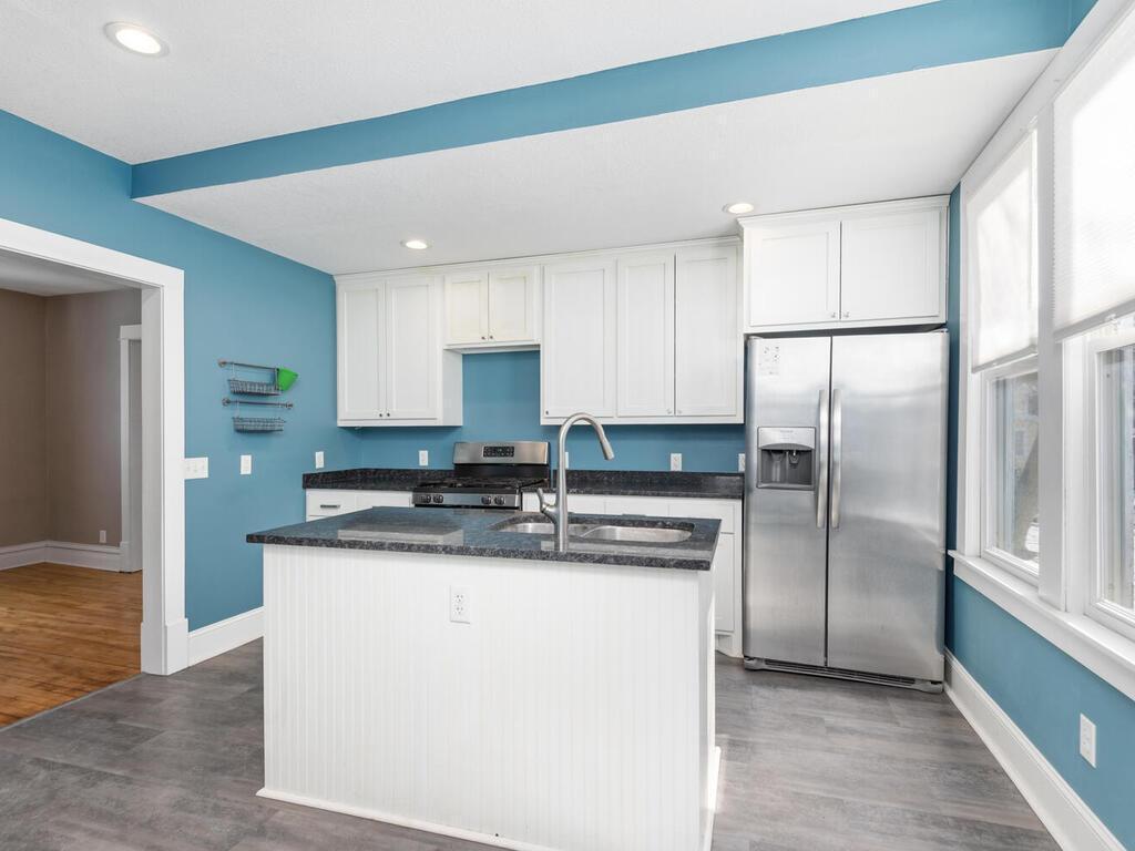 2517 Sheridan ave N minneapolis MN 55411 USA-014-018-Sheridan Ave NMinneapolis11-MLS_Size.jpg