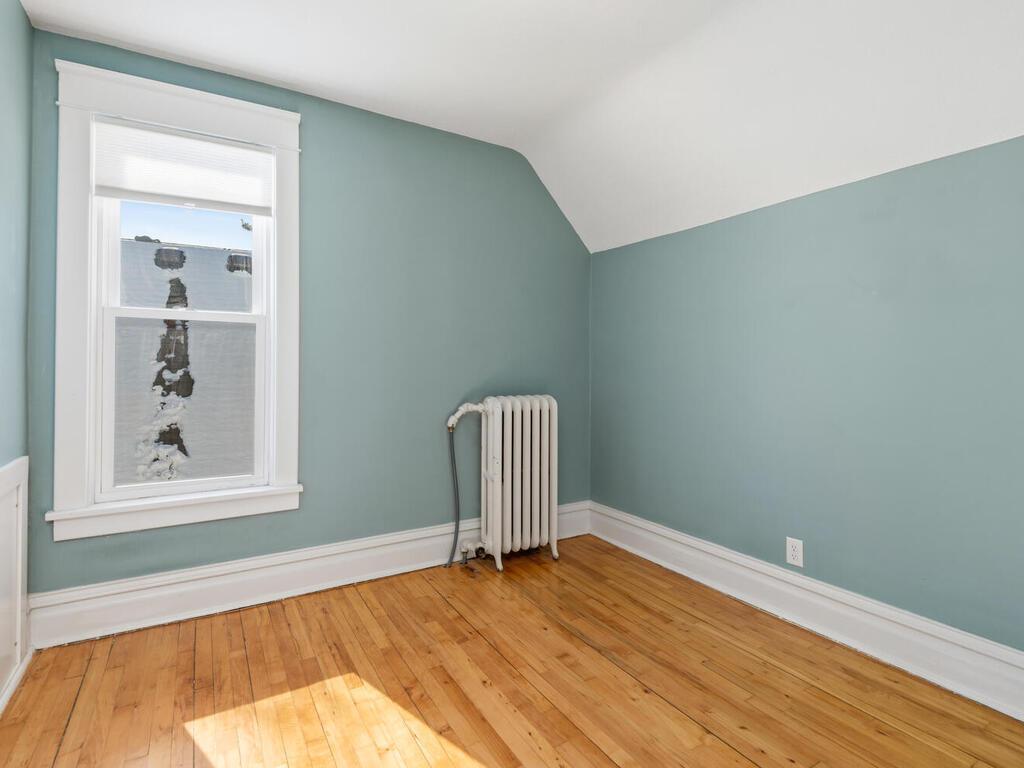 2517 Sheridan ave N minneapolis MN 55411 USA-024-025-Sheridan Ave NMinneapolis21-MLS_Size.jpg