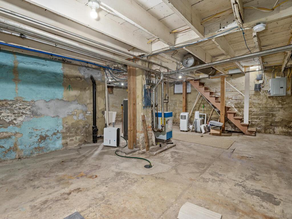 2517 Sheridan ave N minneapolis MN 55411 USA-029-032-Sheridan Ave NMinneapolis26-MLS_Size.jpg