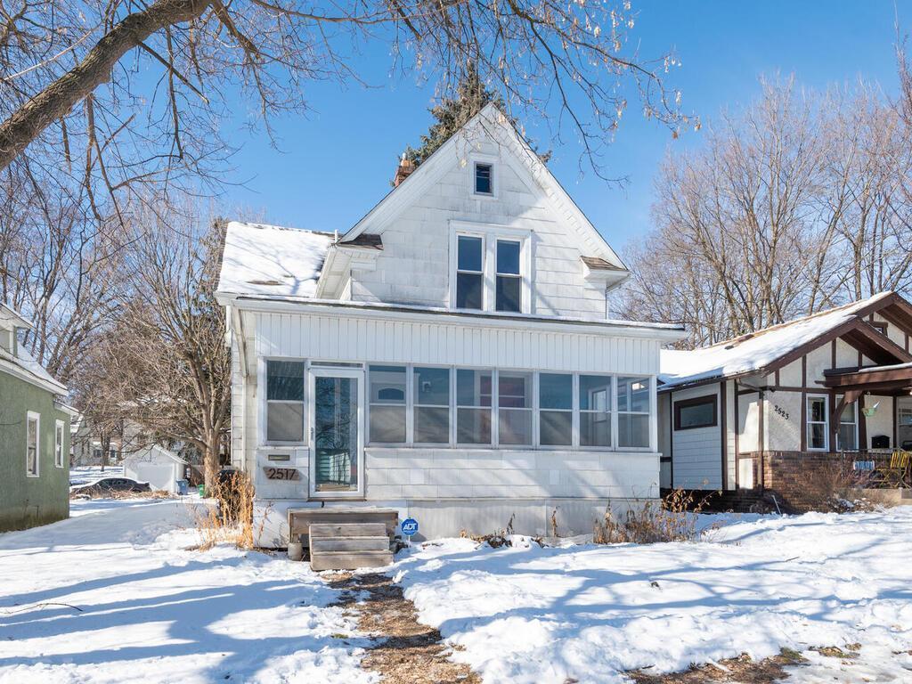 2517 Sheridan ave N minneapolis MN 55411 USA-004-029-Sheridan Ave NMinneapolis1-MLS_Size.jpg
