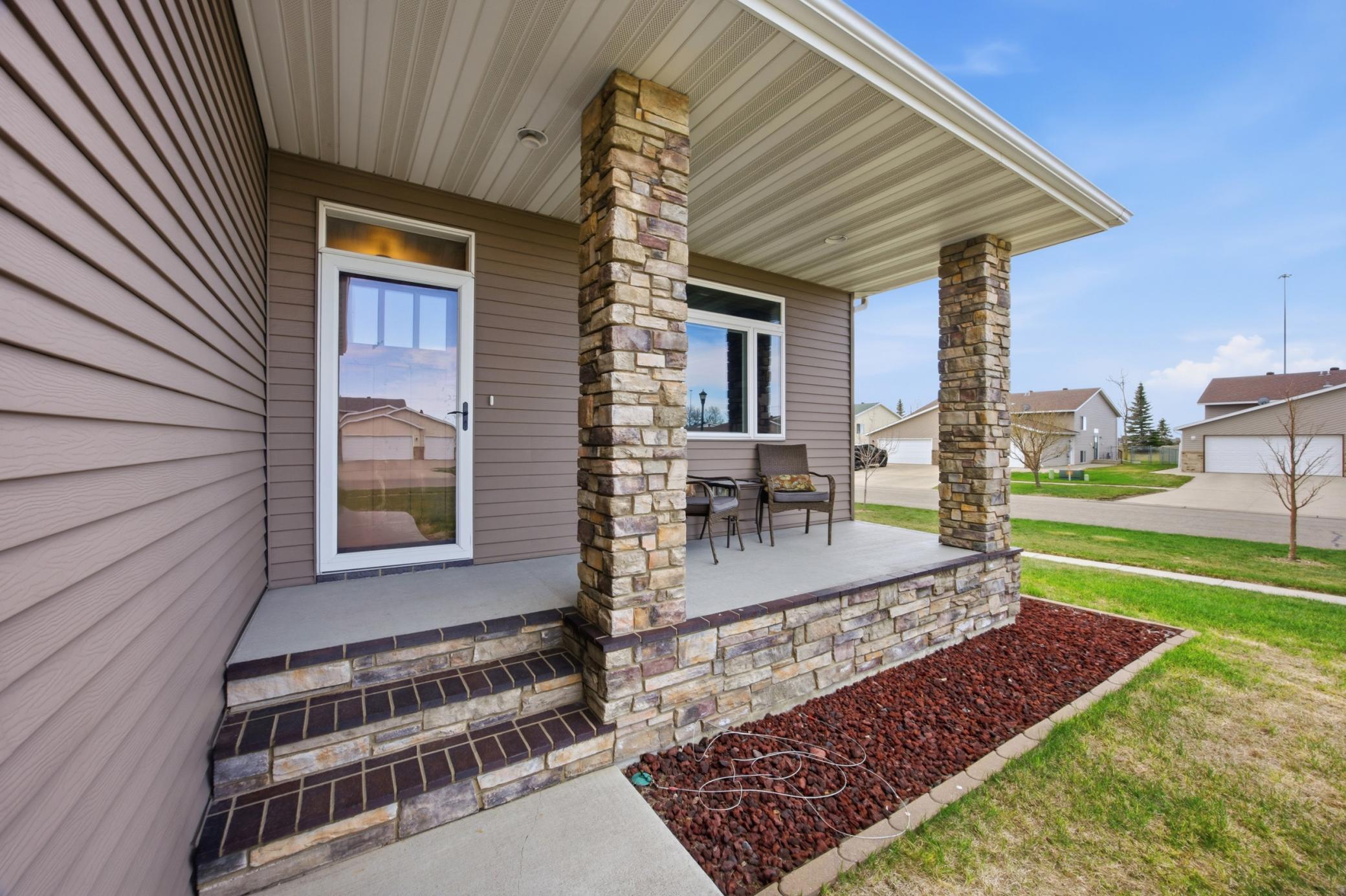 Great Covered Front Porch