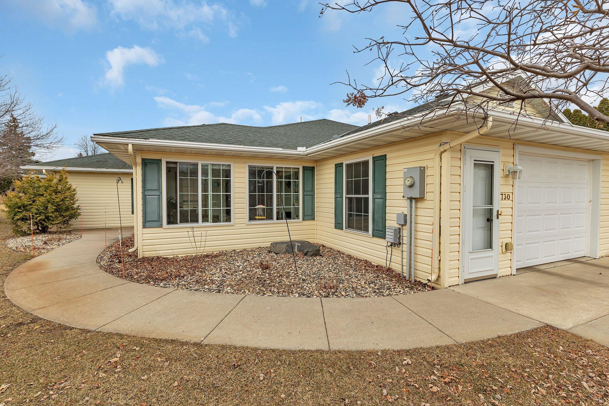 Oversized single car garage with room for the golf cart!