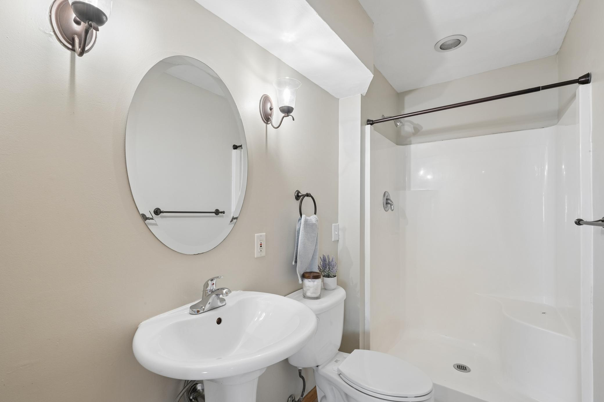 Lower level 3/4 bath