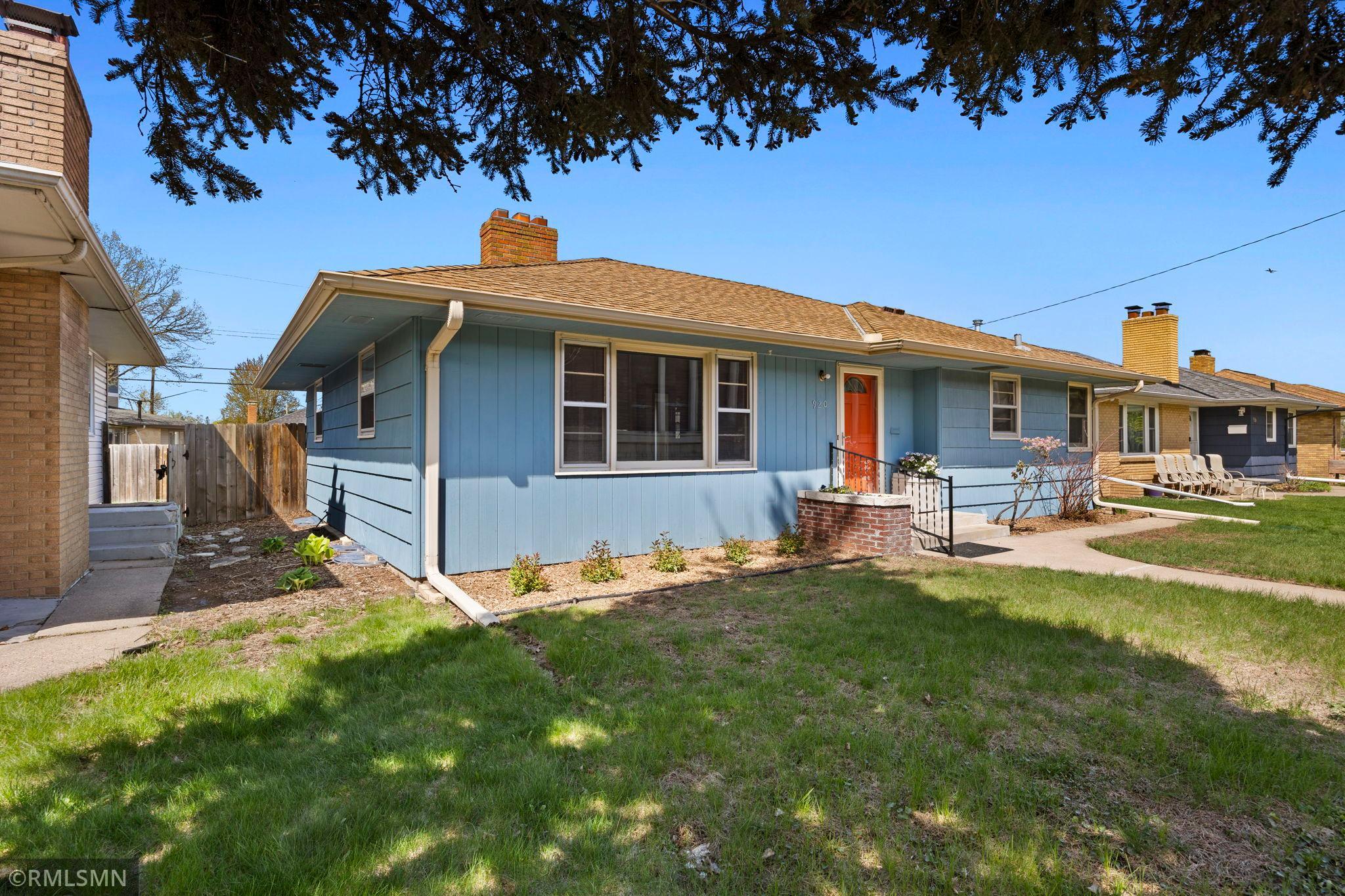 8-web-or-mls-920 W 62nd St-206.jpg