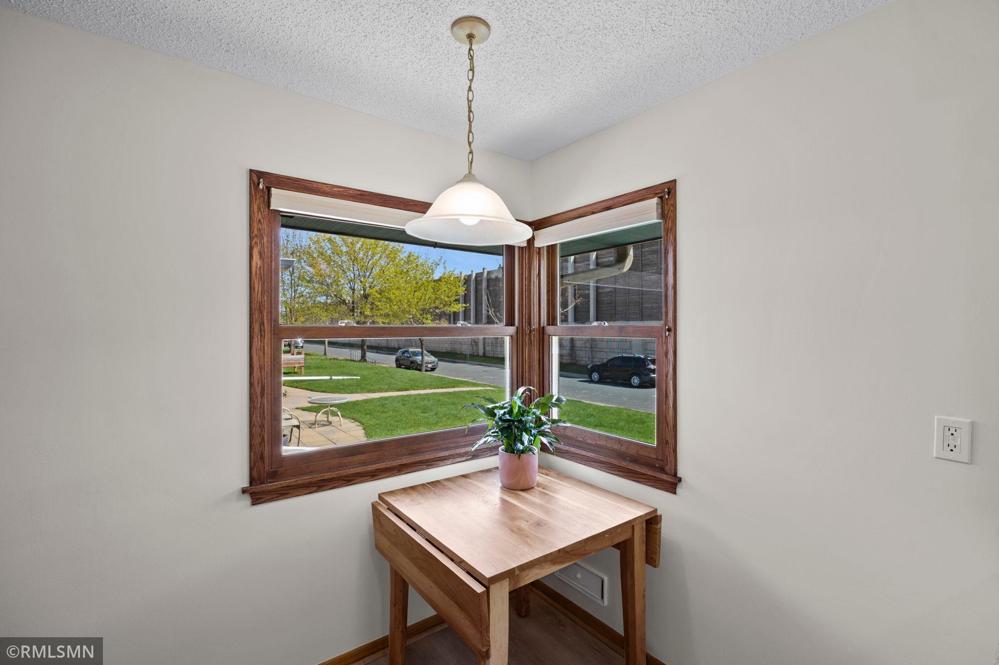 18-web-or-mls-920 W 62nd St-66.jpg