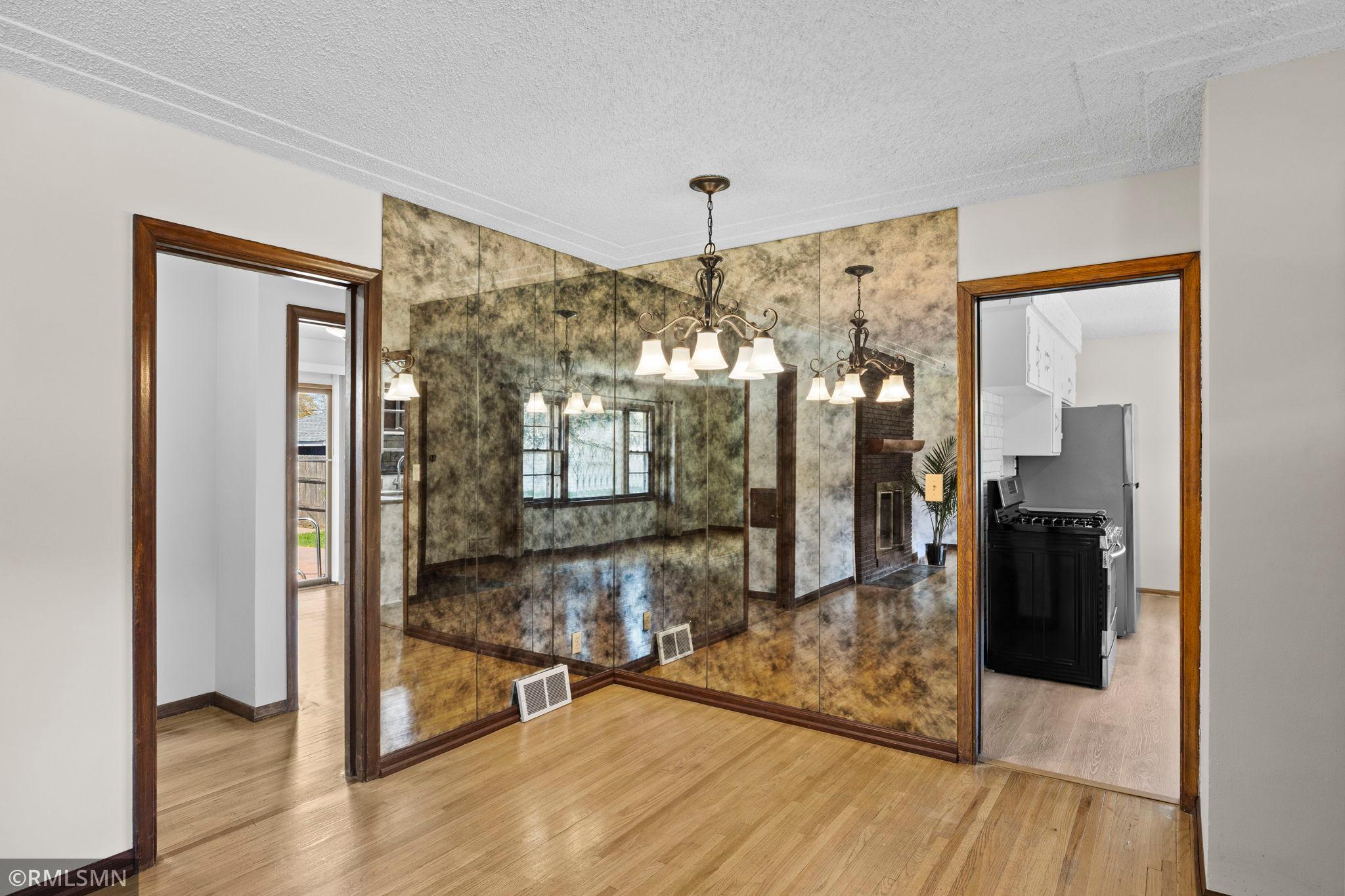 13-web-or-mls-920 W 62nd St-42.jpg