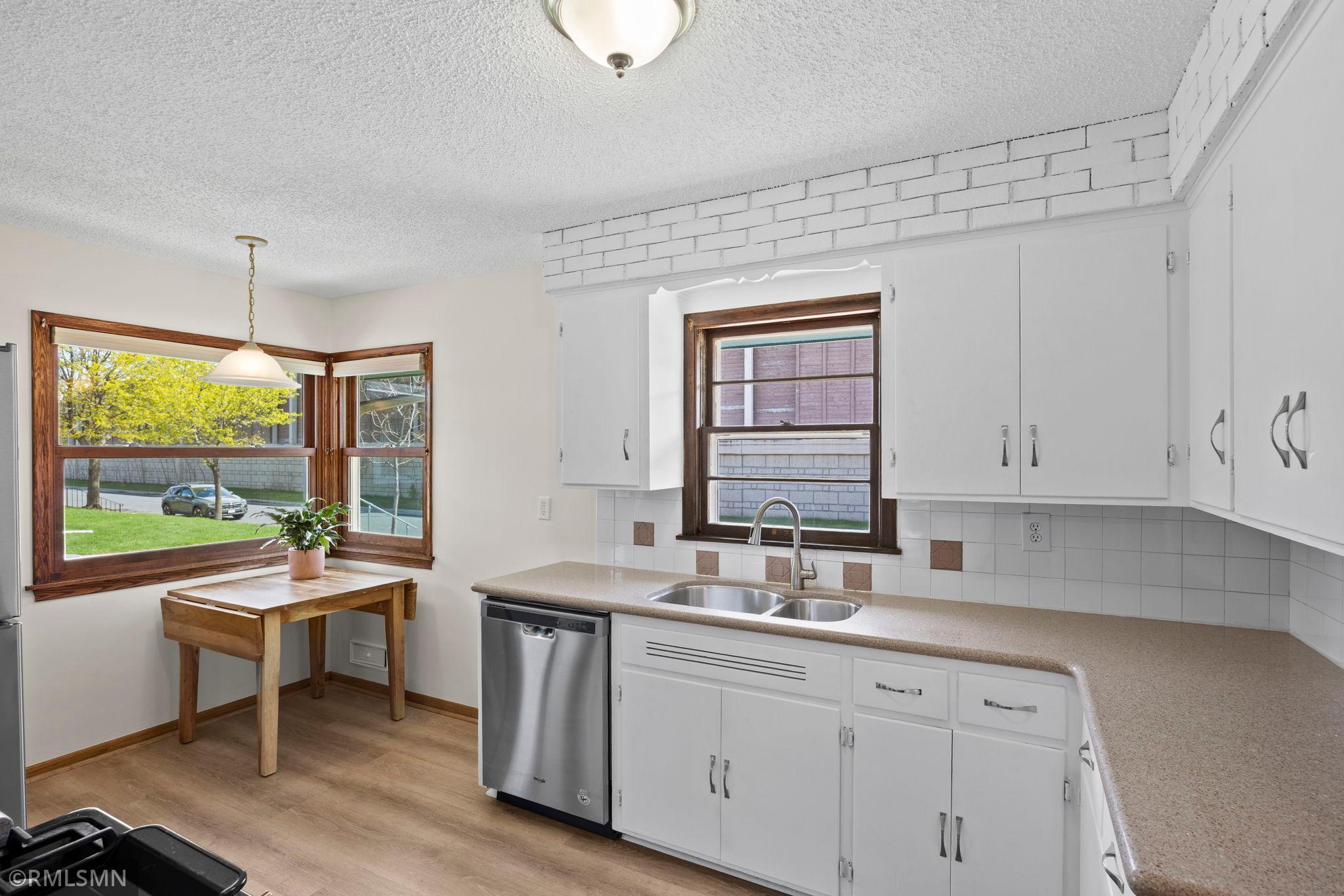 17-web-or-mls-920 W 62nd St-61.jpg