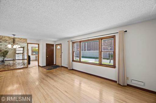 12-web-or-mls-920 W 62nd St-36.jpg