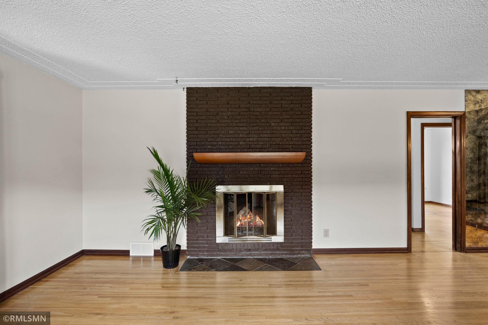 15-web-or-mls-920 W 62nd St-52.jpg