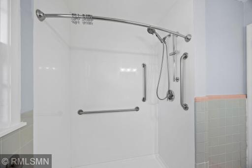 26-web-or-mls-920 W 62nd St-22.jpg