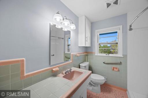 25-web-or-mls-920 W 62nd St-16.jpg