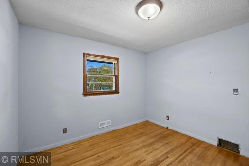 23-web-or-mls-920 W 62nd St-6.jpg
