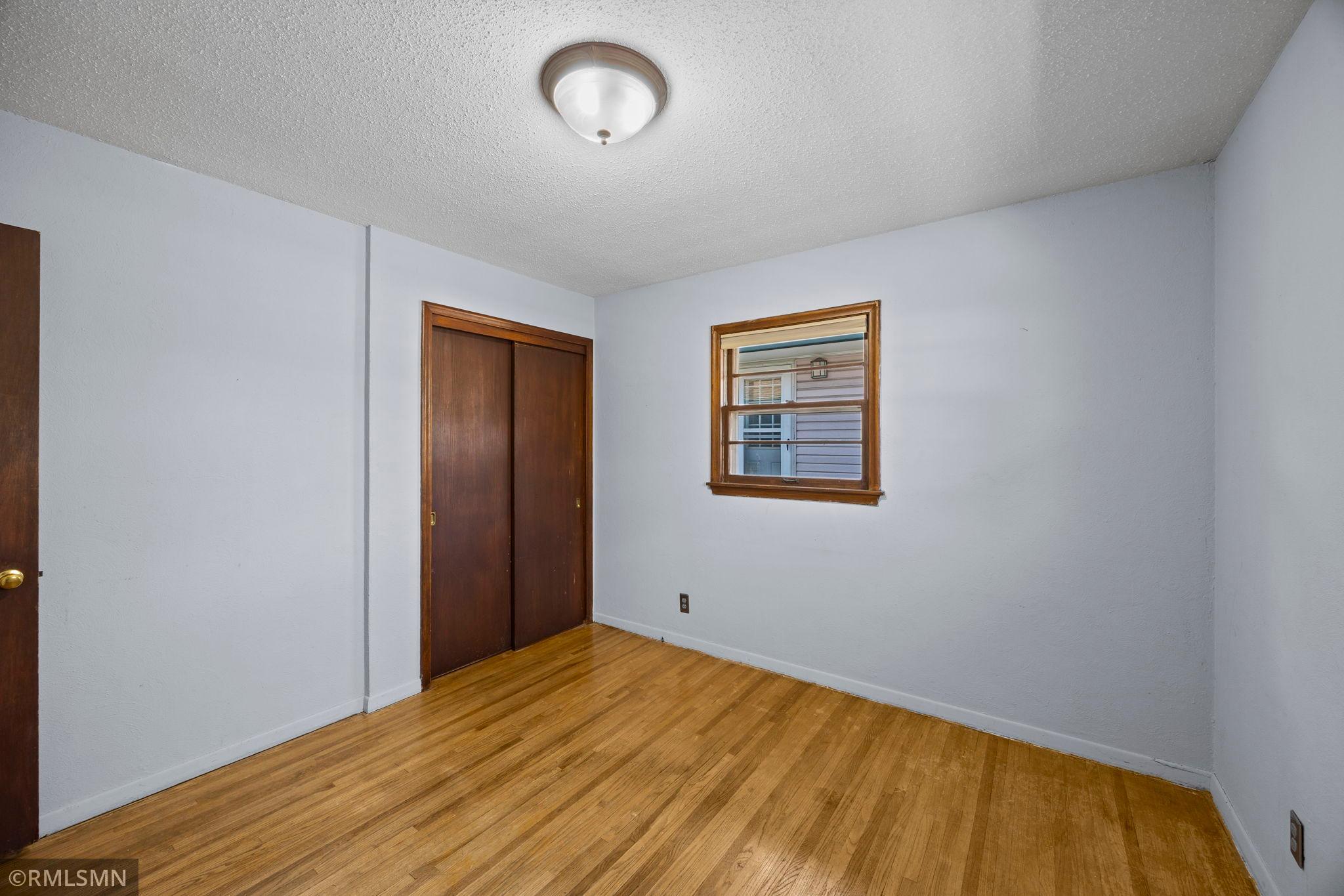 24-web-or-mls-920 W 62nd St-11.jpg