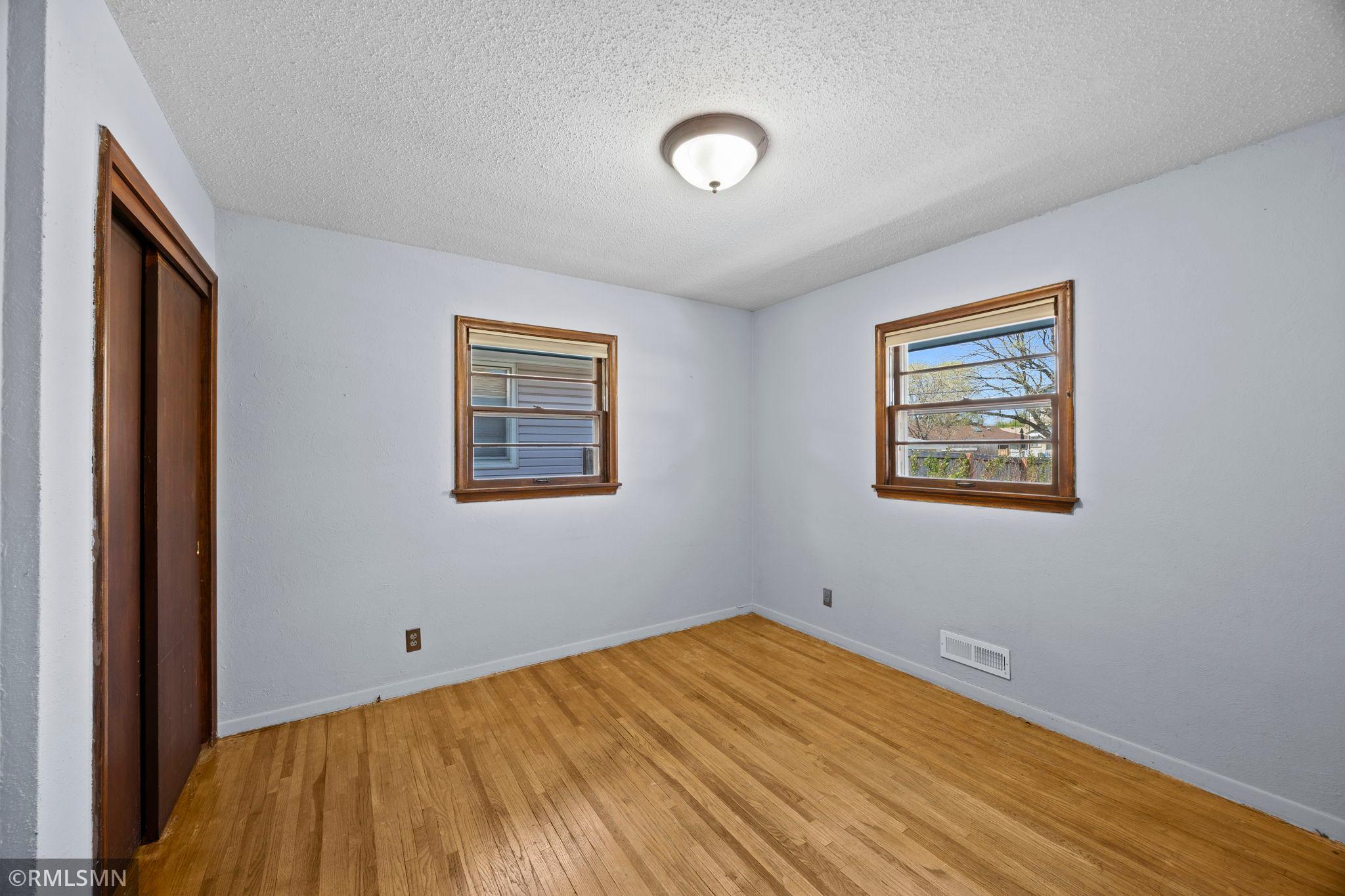 22-web-or-mls-920 W 62nd St-1.jpg