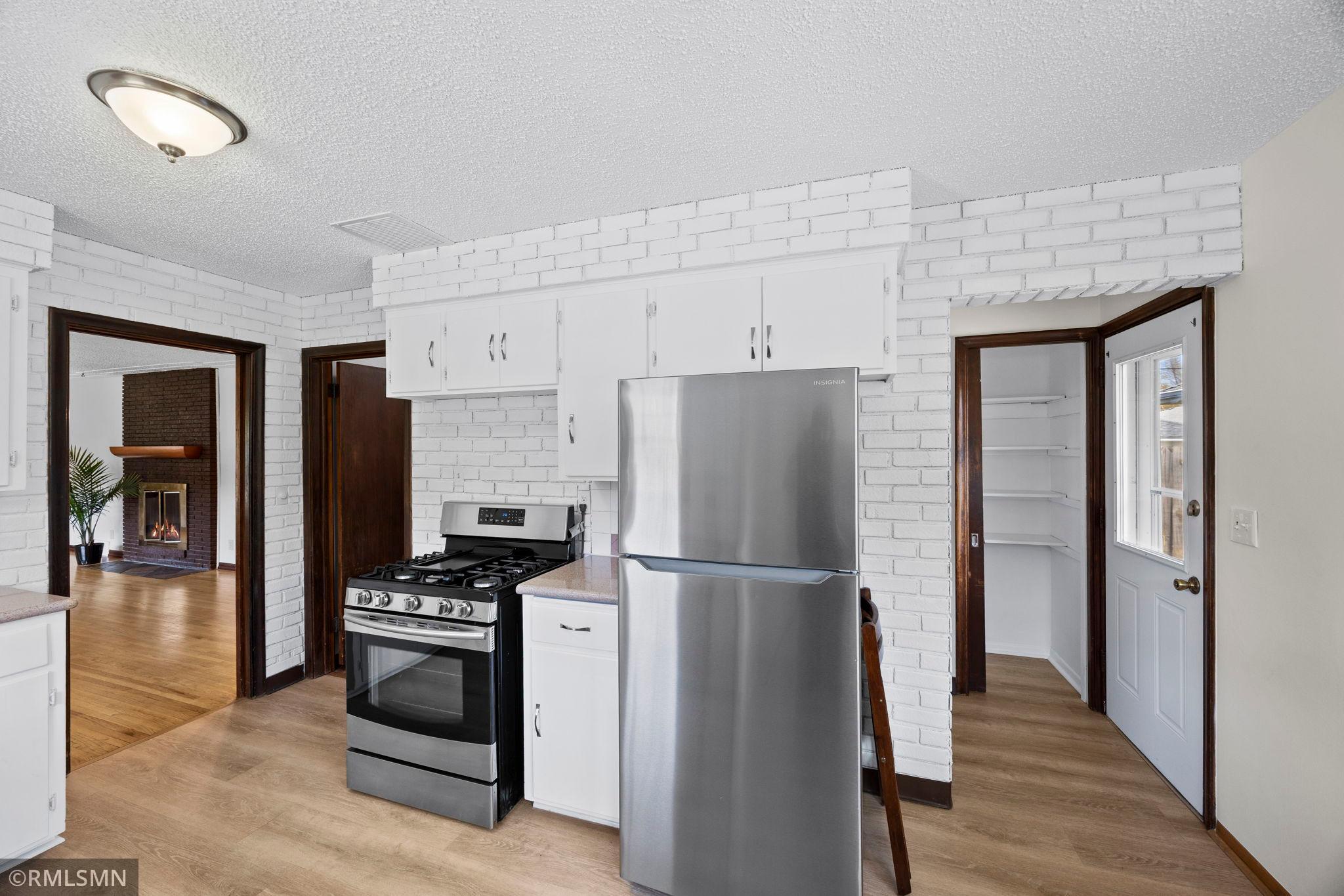 21-web-or-mls-920 W 62nd St-82.jpg