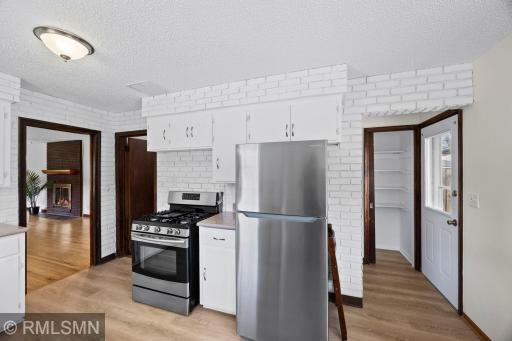 21-web-or-mls-920 W 62nd St-82.jpg