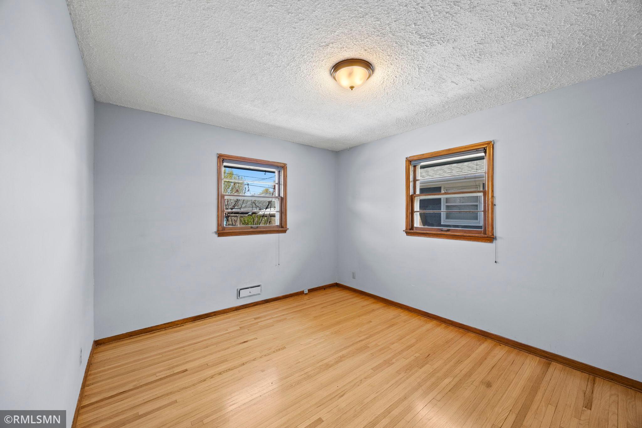 27-web-or-mls-920 W 62nd St-86.jpg