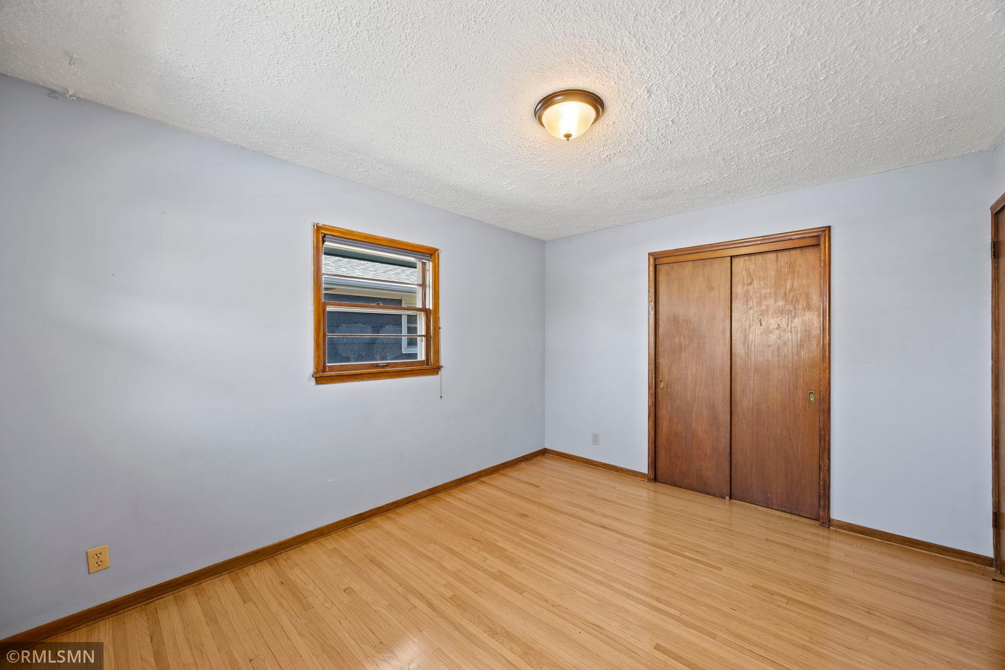 28-web-or-mls-920 W 62nd St-91.jpg