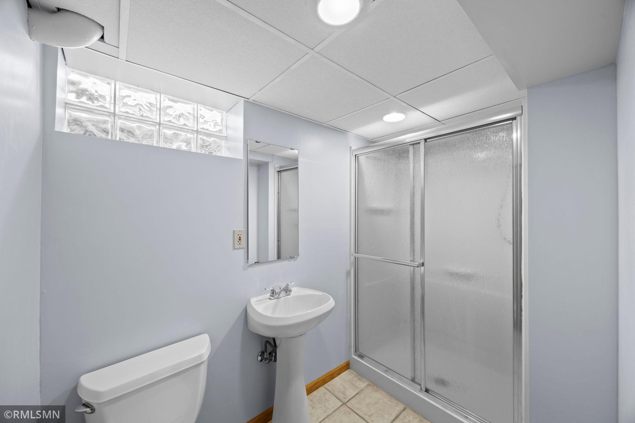 36-web-or-mls-920 W 62nd St-131.jpg