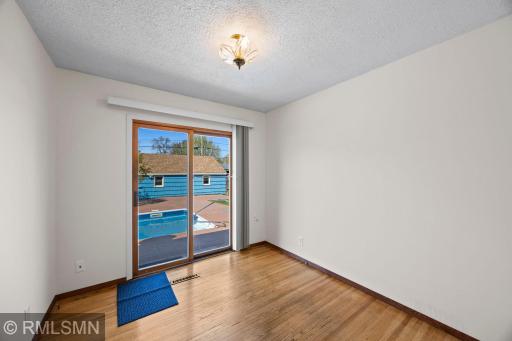 30-web-or-mls-920 W 62nd St-101.jpg
