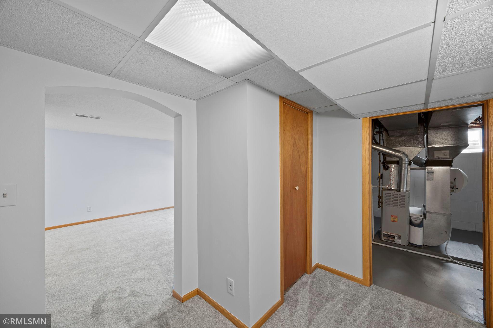 35-web-or-mls-920 W 62nd St-126.jpg