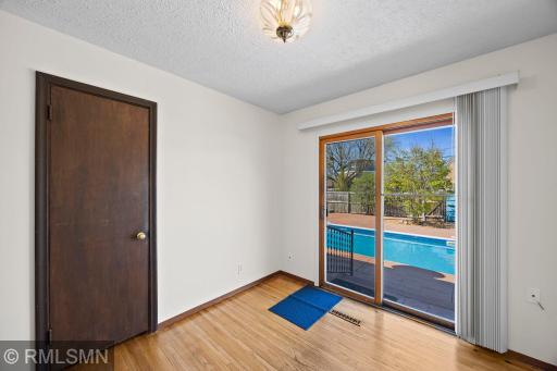 31-web-or-mls-920 W 62nd St-106.jpg