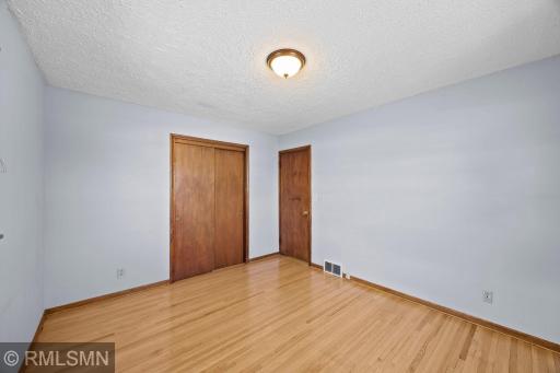 29-web-or-mls-920 W 62nd St-96.jpg