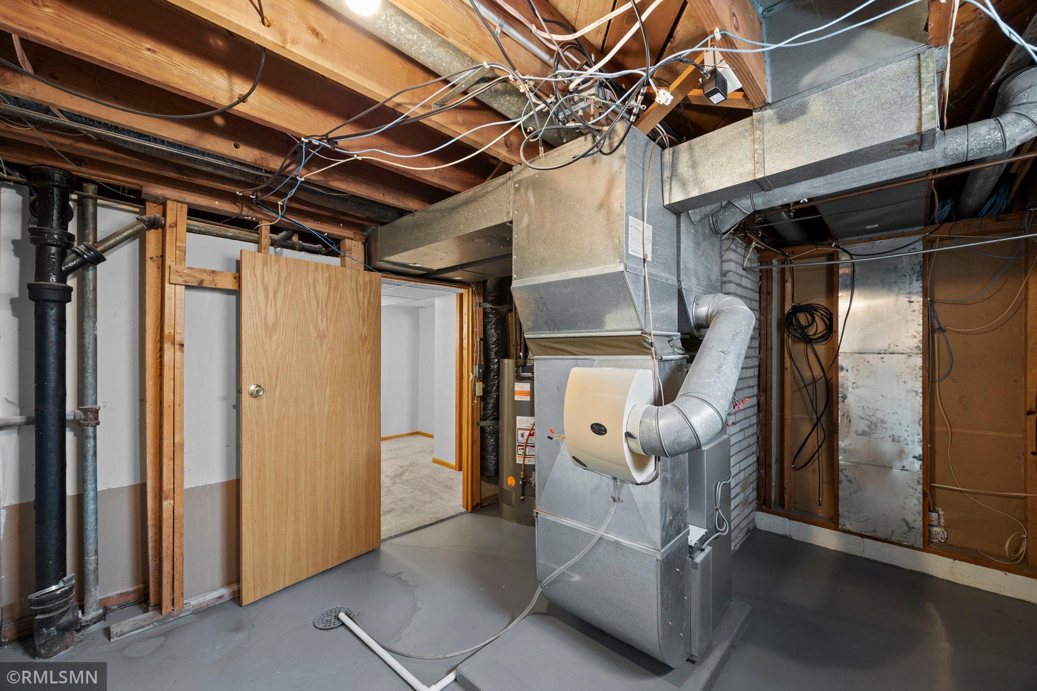 37-web-or-mls-920 W 62nd St-137.jpg