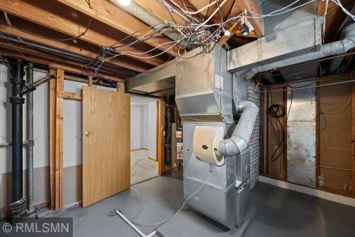 37-web-or-mls-920 W 62nd St-137.jpg