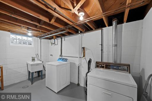 40-web-or-mls-920 W 62nd St-151.jpg