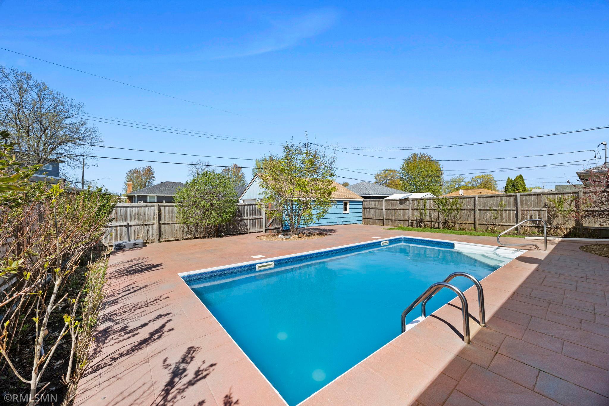 41-web-or-mls-920 W 62nd St-156.jpg