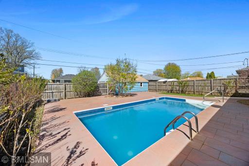 41-web-or-mls-920 W 62nd St-156.jpg