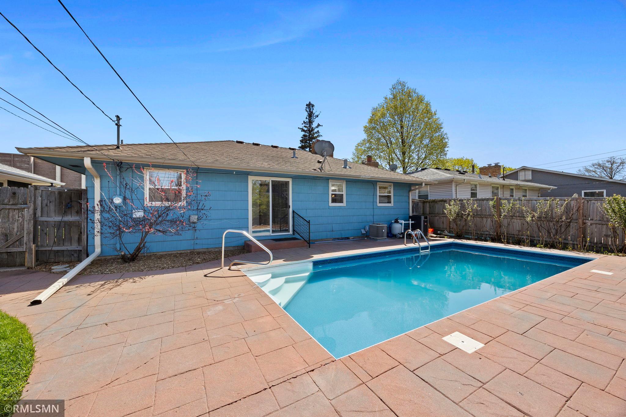 45-web-or-mls-920 W 62nd St-177.jpg