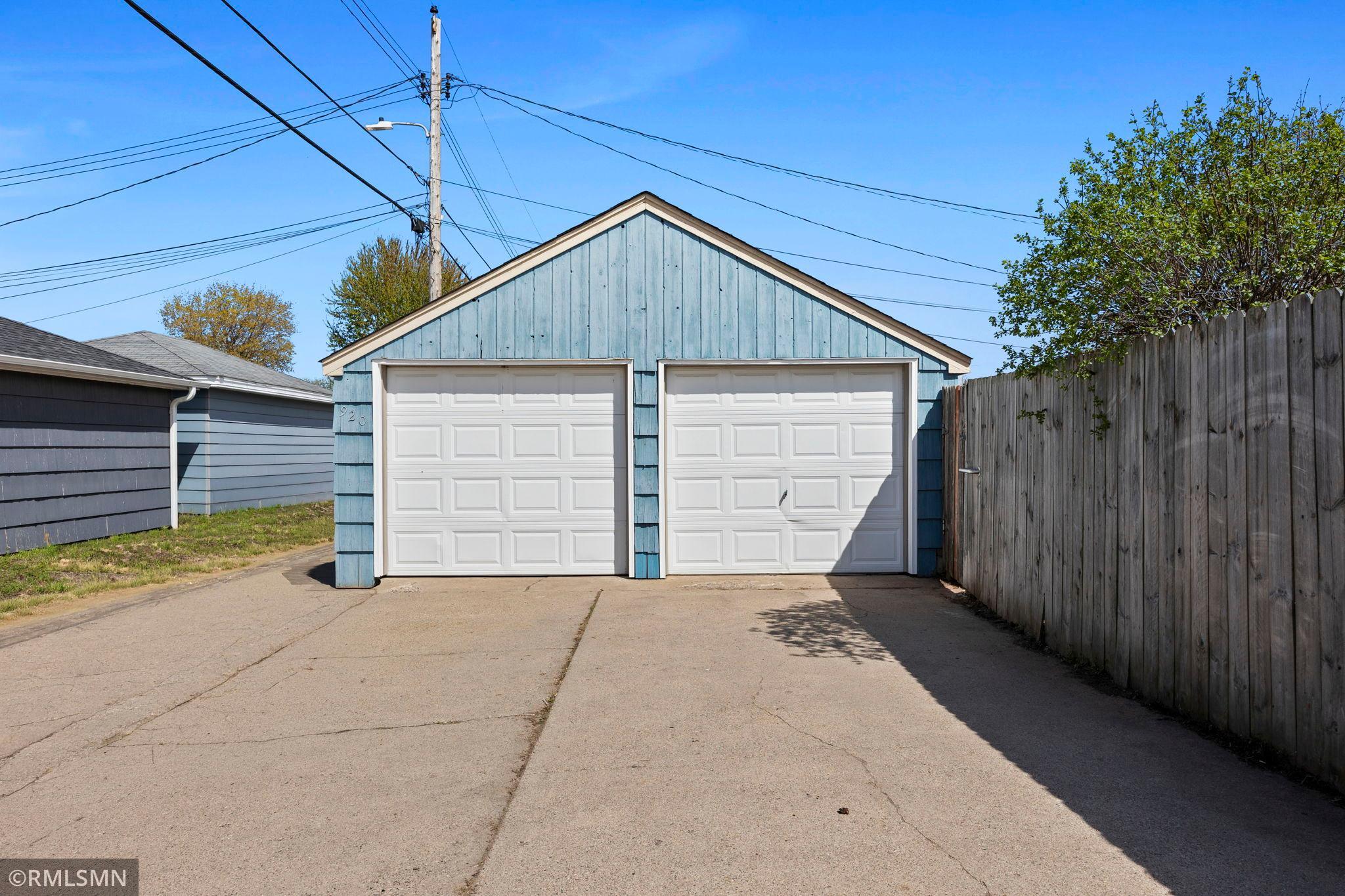 48-web-or-mls-920 W 62nd St-212.jpg