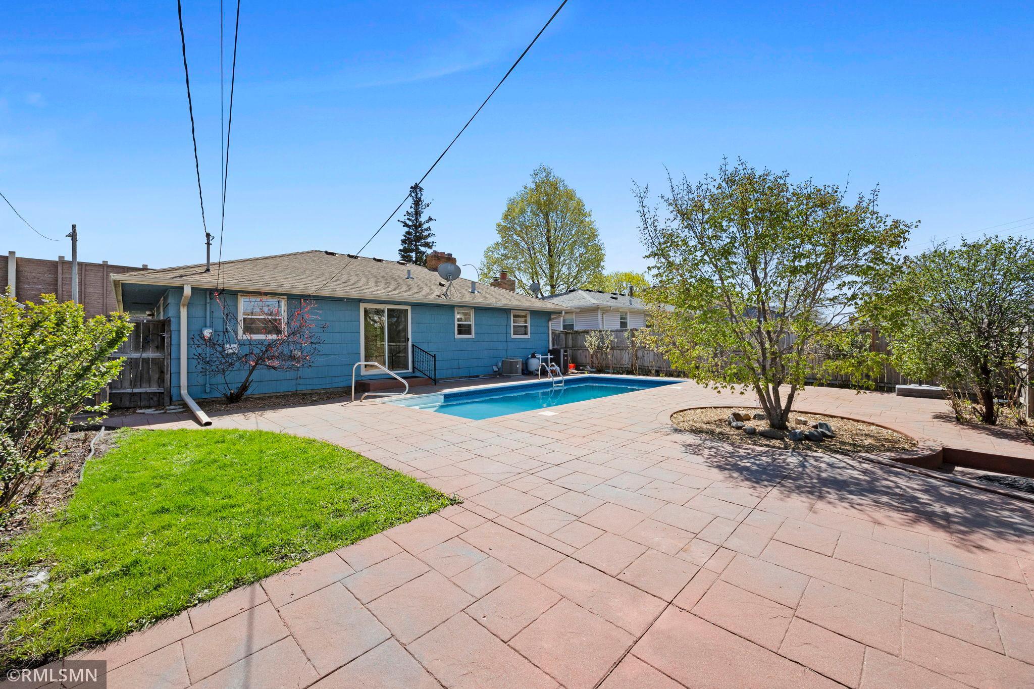 44-web-or-mls-920 W 62nd St-172.jpg