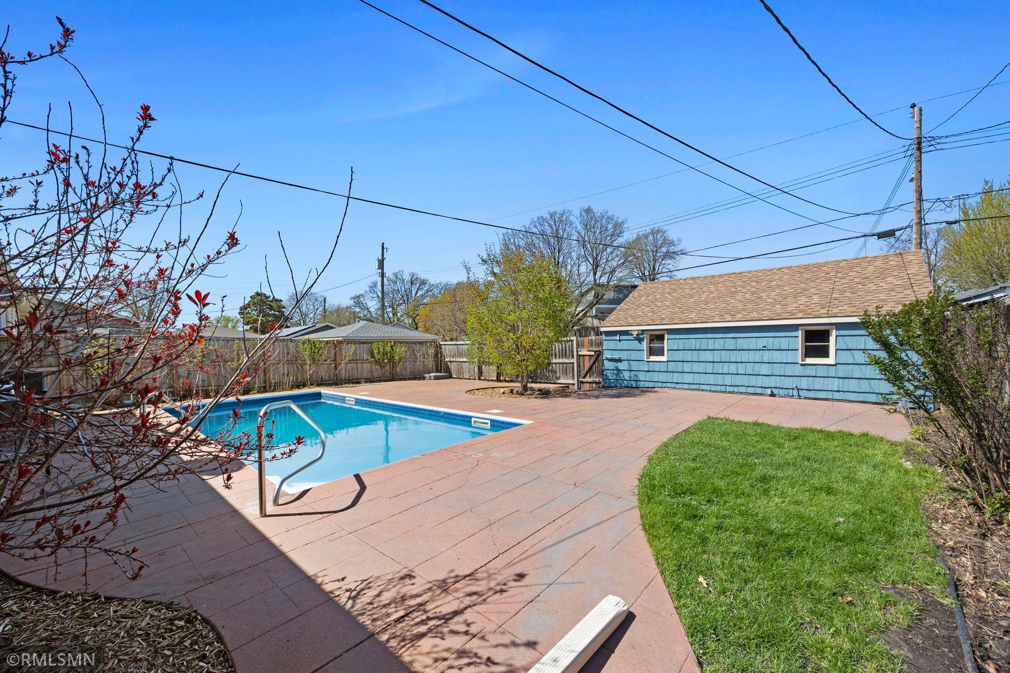 46-web-or-mls-920 W 62nd St-182.jpg