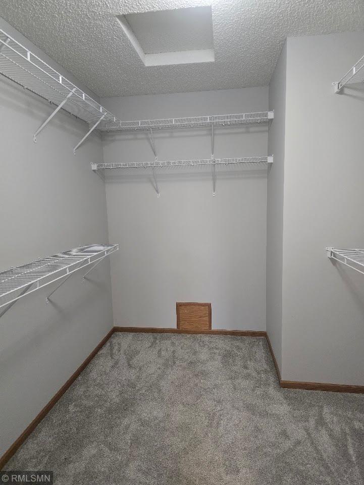 Walkin closet.jpg