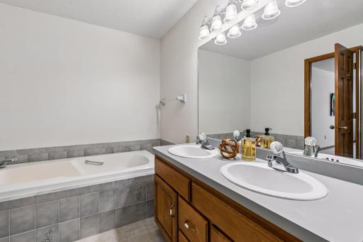 4908 W 93rd Street, Minneapolis, MN 55437