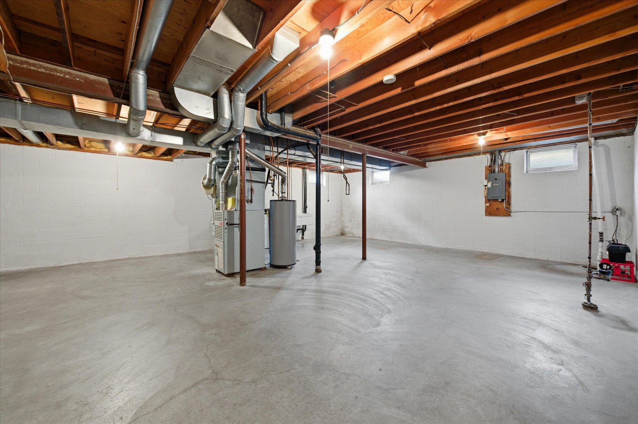 With generous square footage and an open layout, this unfinished basement provides endless opportunities to customize the home to fit your lifestyle.