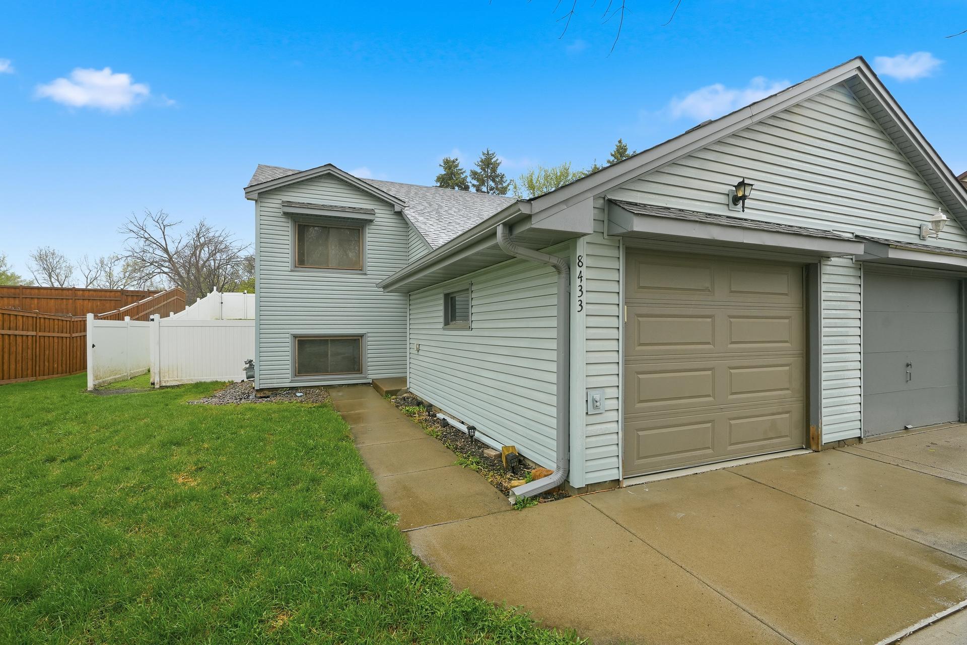 8433 Sheridan Ave N MLS-4.jpg