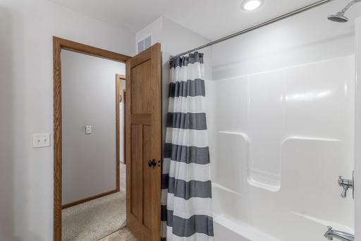 201 Pebble Creek Drive, Mankato, MN 56001