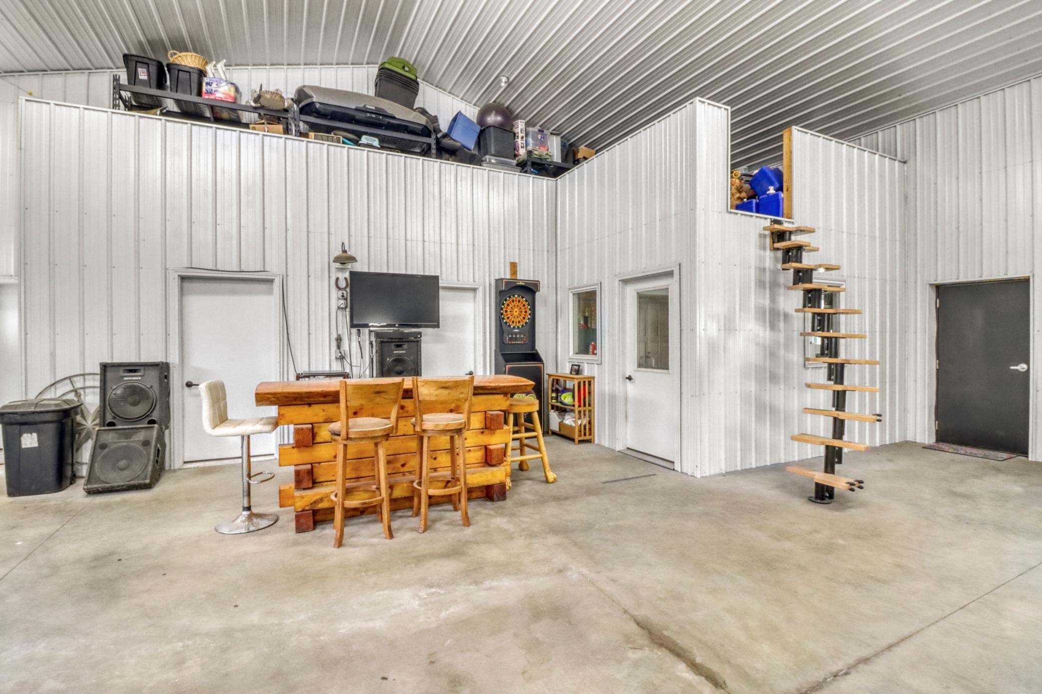 Garage_bar1_1.JPG