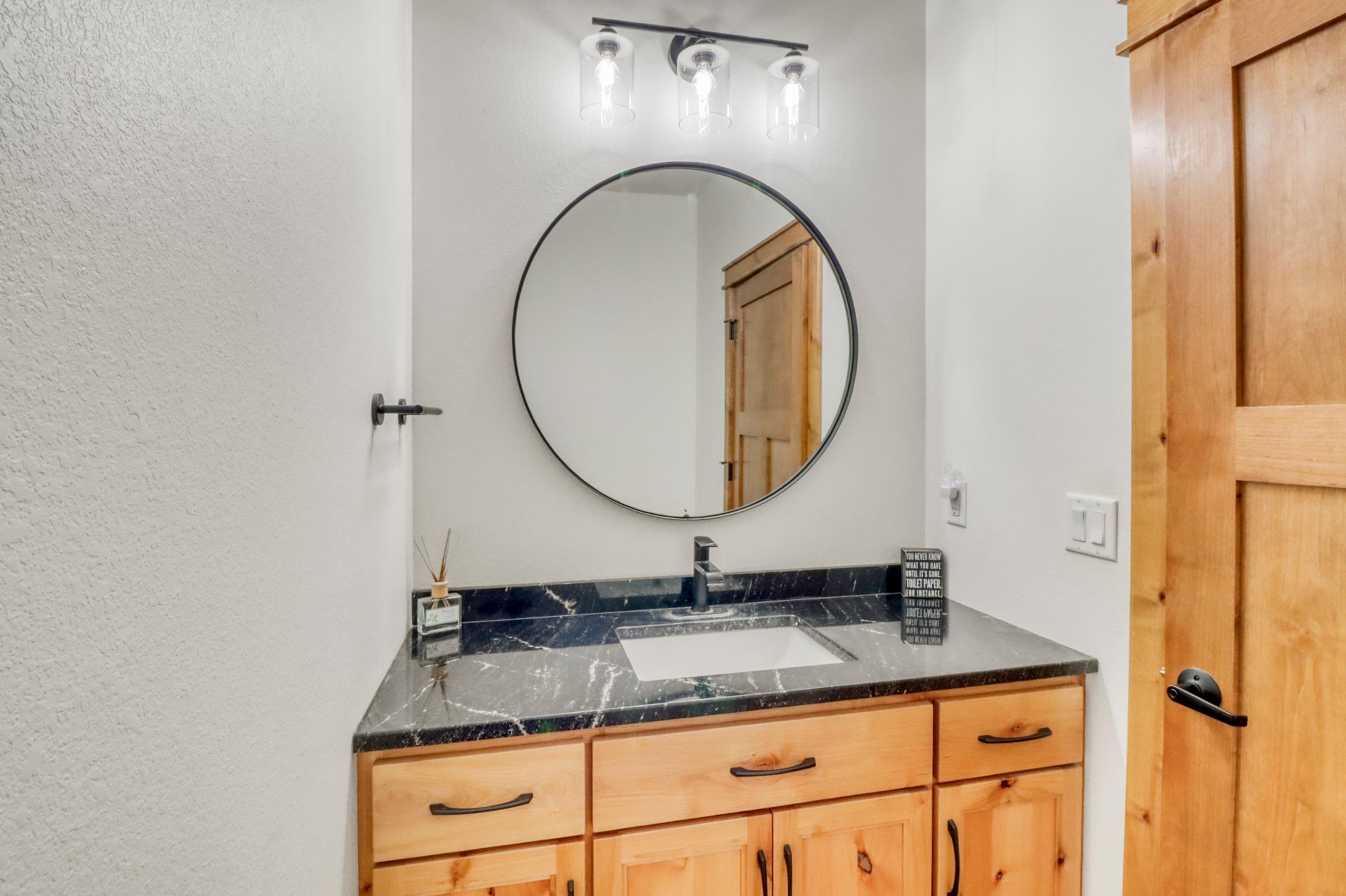 Half-bath1_1.JPG