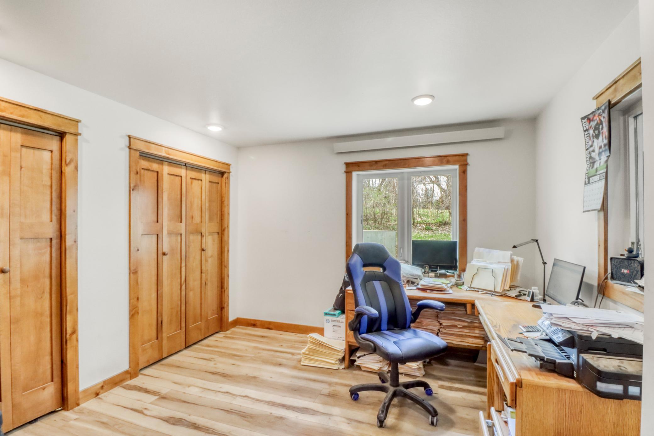 Garage_office1_1.JPG