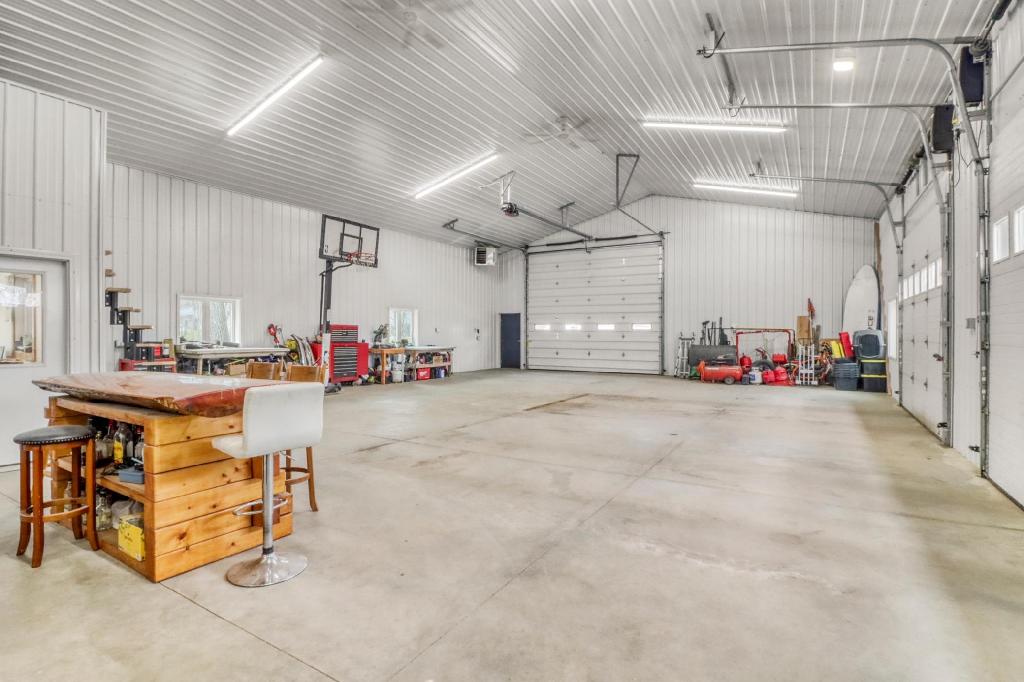 Garage1_0.JPG
