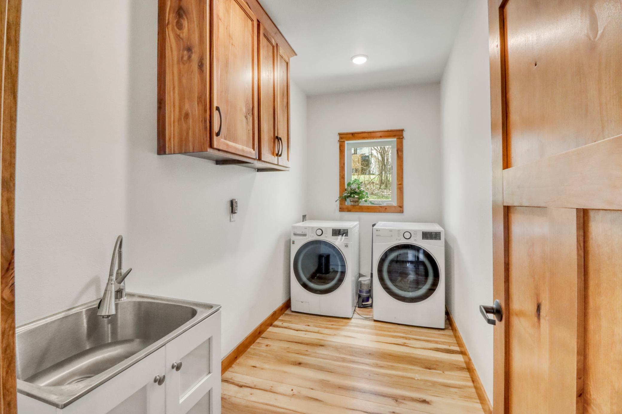 Laundry1_1.JPG
