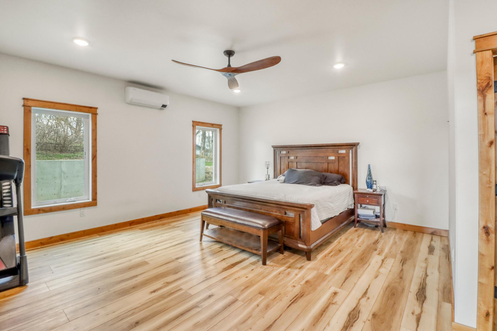 Primary Bedroom1_1.JPG
