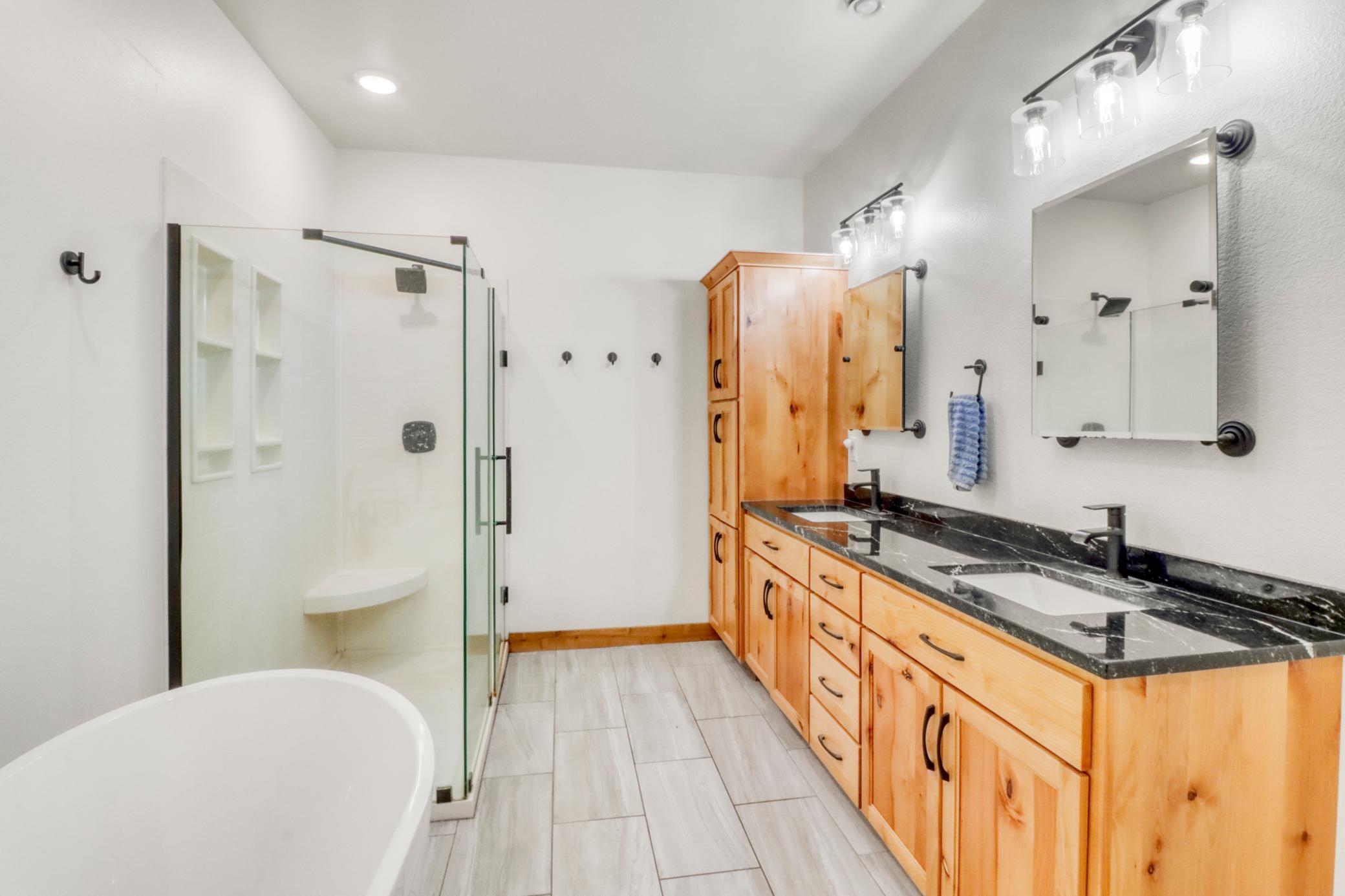 Primary Bathroom1_2.JPG