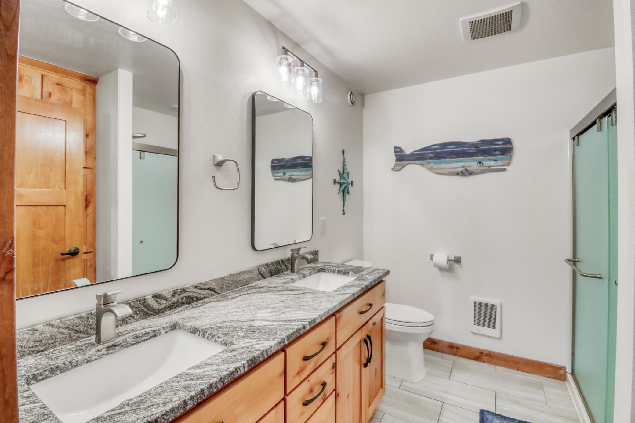 Upstairs Bathroom1_1.JPG